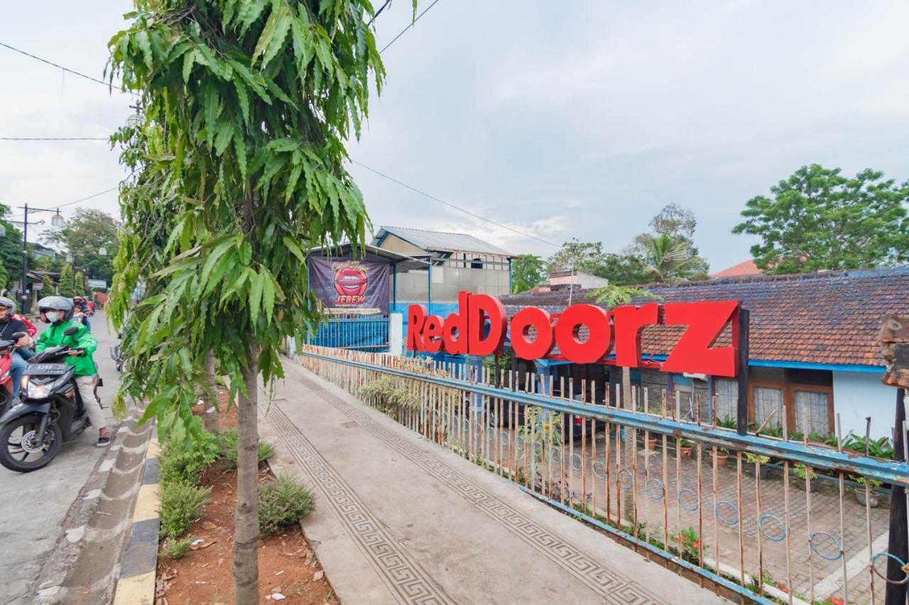 فندق Reddoorz Syariah At Jl Pangeran Hidayatullah سيانجور المظهر الخارجي الصورة